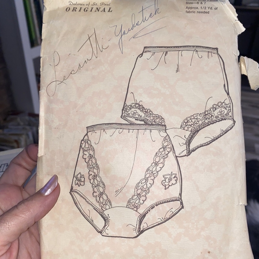 Vintage Delores Of St. Paul Ladies Brief Panties Sewing Pattern Size 6-7 Cut